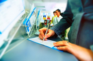 Indivizii care plănuiau să ţepuiască o bancă vor în libertate